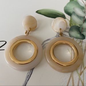 🎈Pierced round acrylic cream earrings